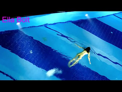 ❤️ No puedo dejar de mirar, joven rubia pillada nadando desnuda en la piscina del complejo ELLA BOLT ❤️❌ Video de sexo en es.risegame.top ❌️