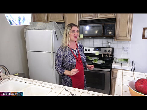 ❤️ Madrastra ordeñándole en la cocina antes de su cita ❤️❌ Video de sexo en es.risegame.top ❌️