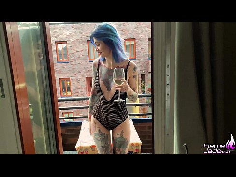 ❤️ Tremenda chica chupando con ganas y follando apasionadamente bajo el cielo abierto ❤️❌ Video de sexo en es.risegame.top ❌️